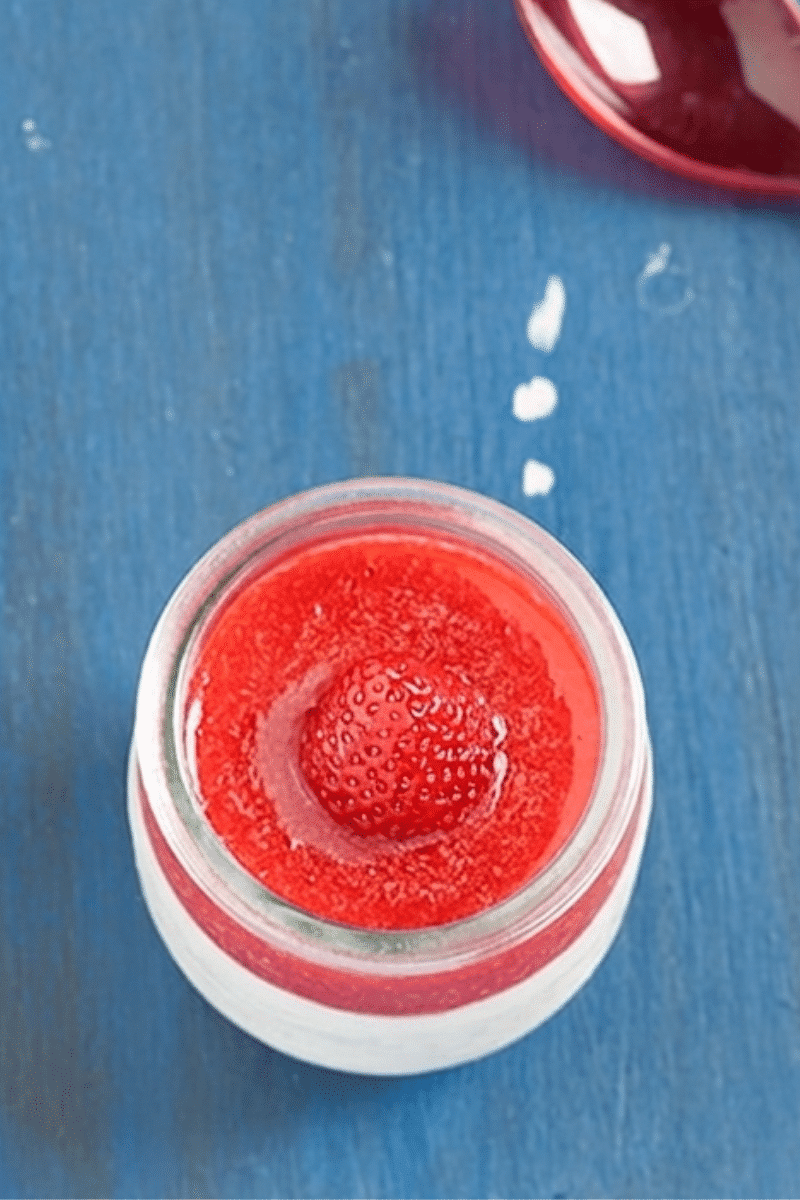 Panna Cotta mit Kamille und frischen Erdbeeren 2