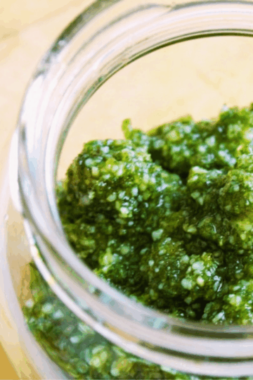 Zuppa di miglio e pesto di salvia