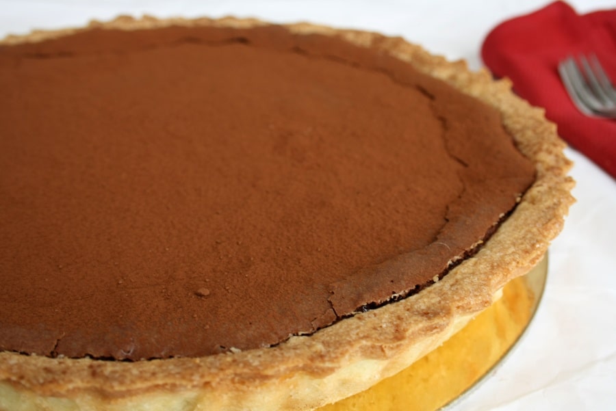 Crostata al cioccolato, caramello salato e nocciole