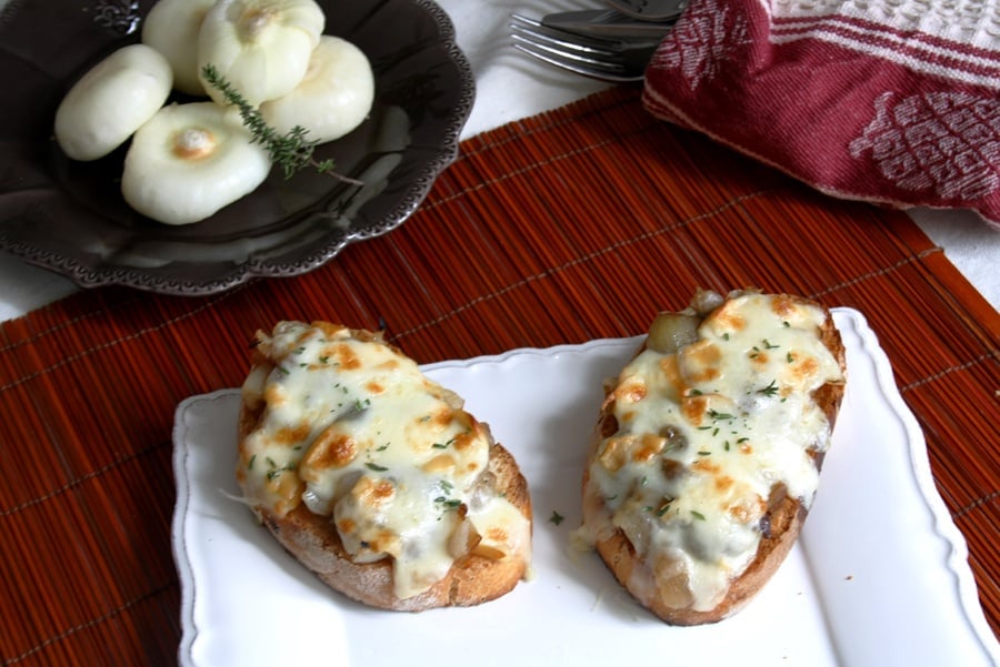 Crostini di cipolle borettane