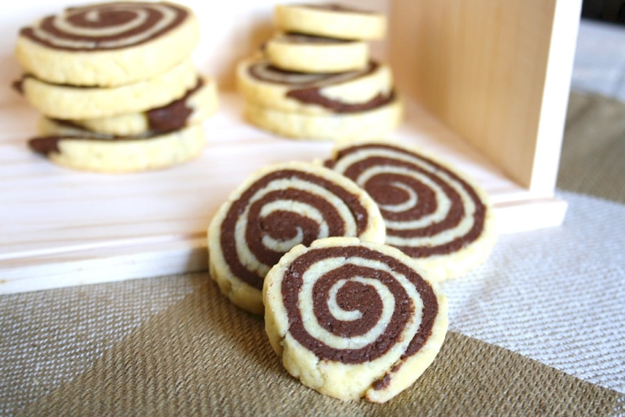 Frollini bicolore al cacao ricetta