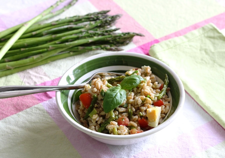 Dinkelsalat mit Spargeln insalata di farro