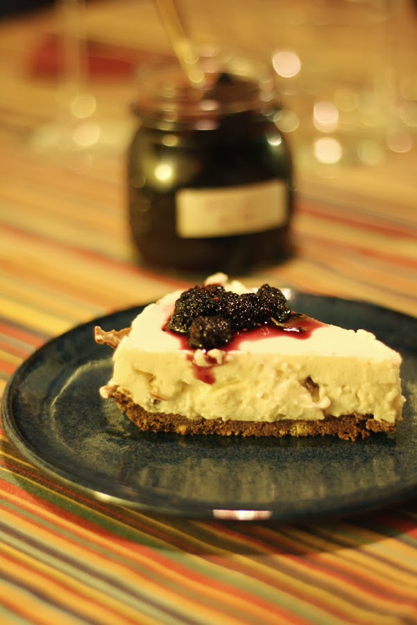 Torta al formaggio con cioccolato e composta di gelsi