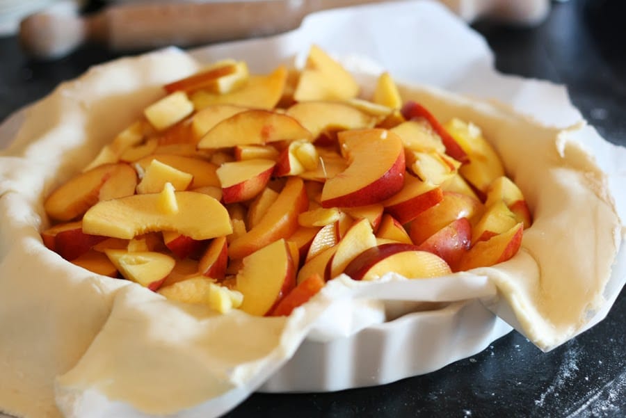 crostata rustica alle pesche