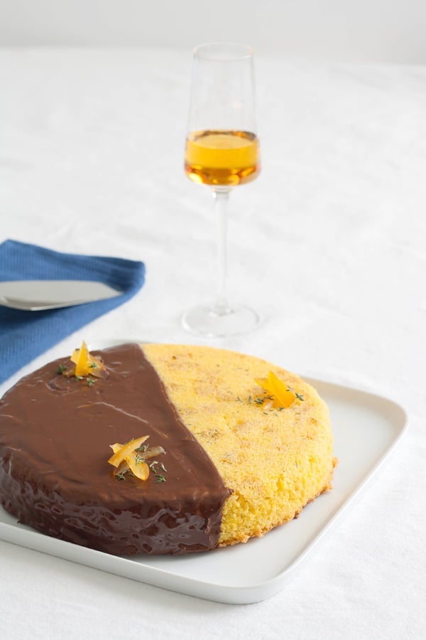 dolce alla farina gialla, olio extravergine arancia e timo