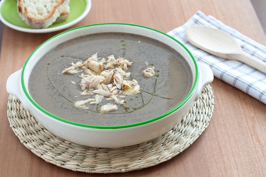 Italienische Kichererbsensuppe mit Makrele