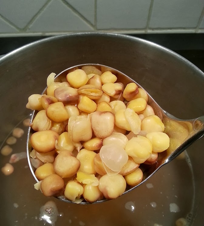 Suppe mit gekochten Platterbsen