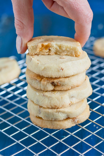 biscotti-noci-e-cardamomo-ricetta