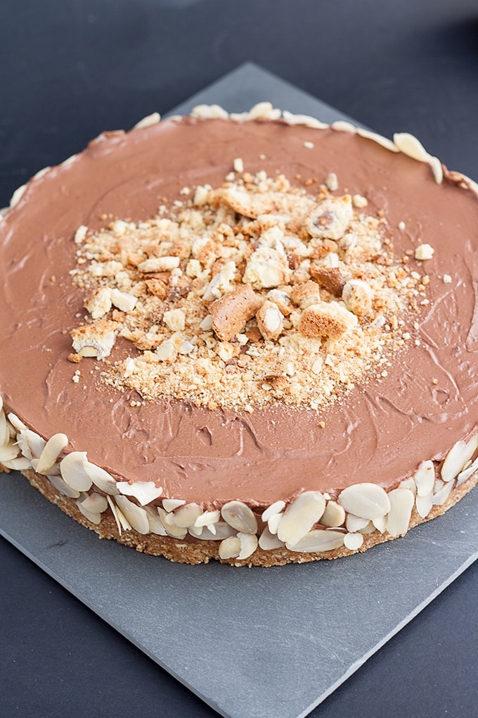 Torta estiva al cioccolato e cantuccini