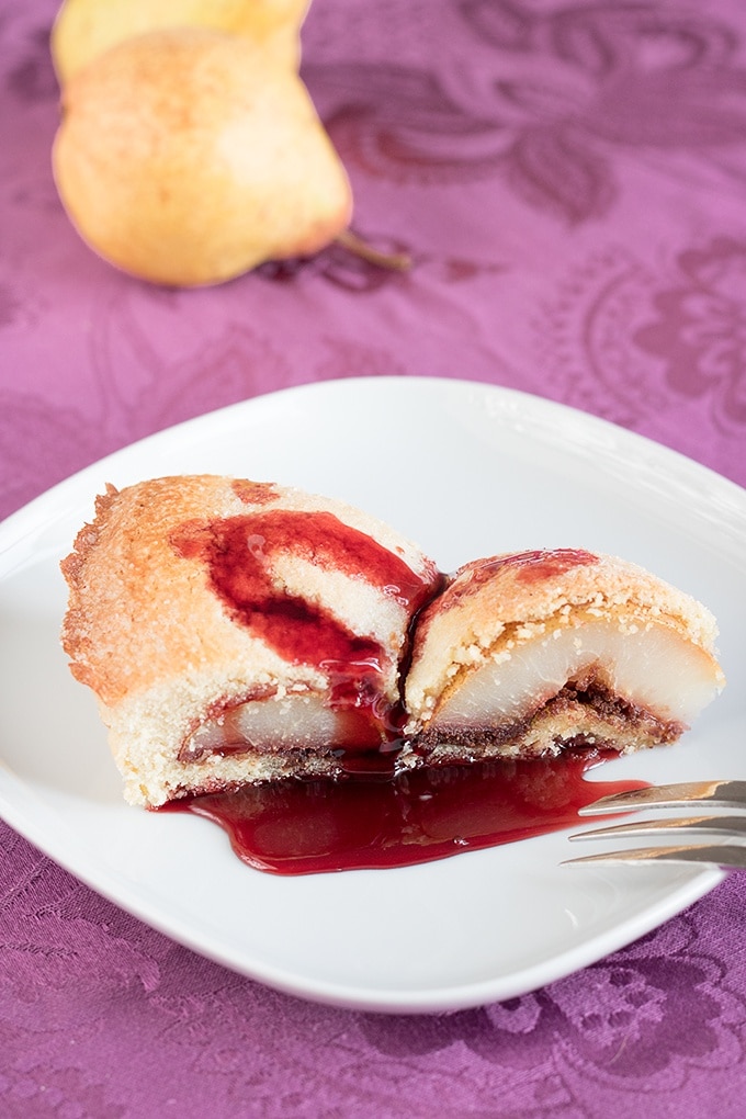 Winterliche Birnen Tarte mit Rotweinsauce