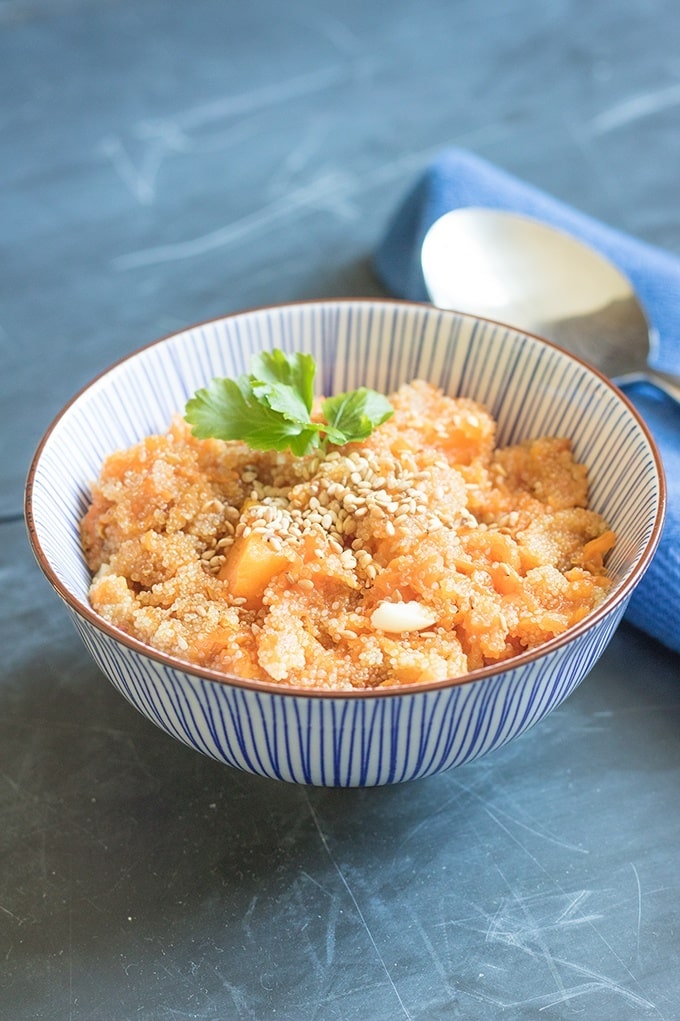 Amaranth-Suppe mit Kürbis und geröstetem Sesam Amaranth-Suppe mit Kürbis
