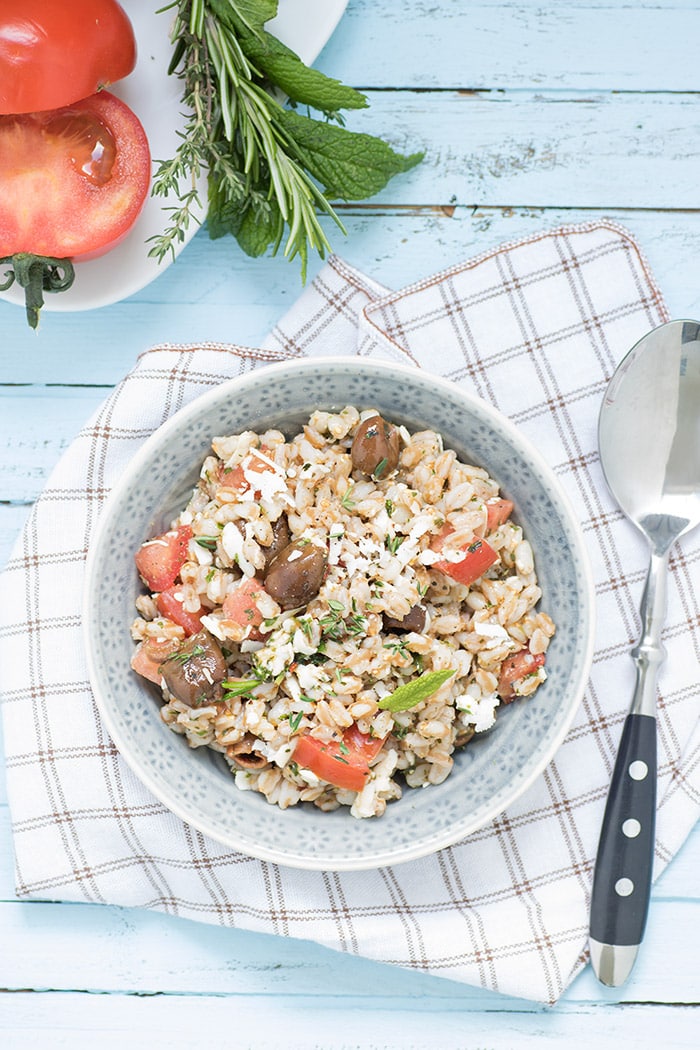Insalata di farro fredda alle erbe