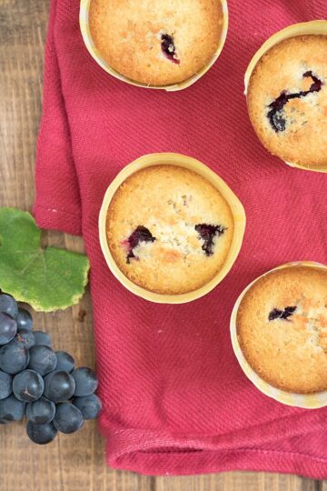 Muffin con uva fresca e olio extravergine