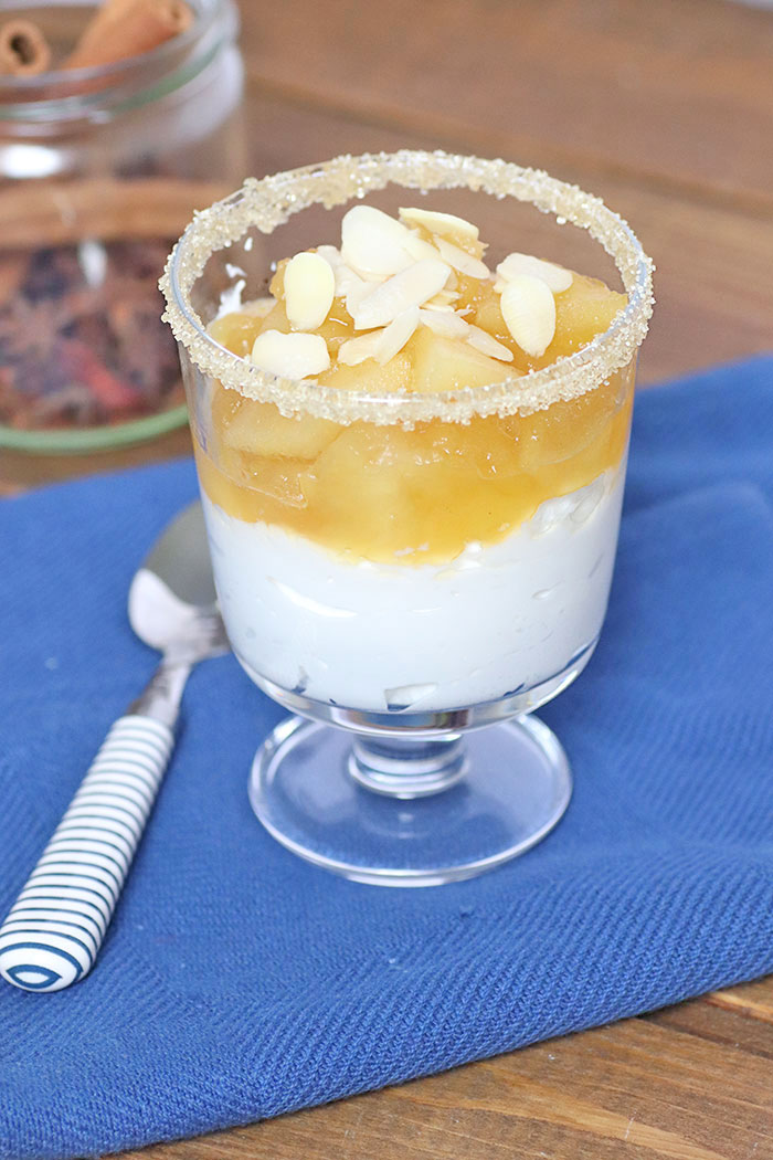 Ricotta in coppetta con composta di mele